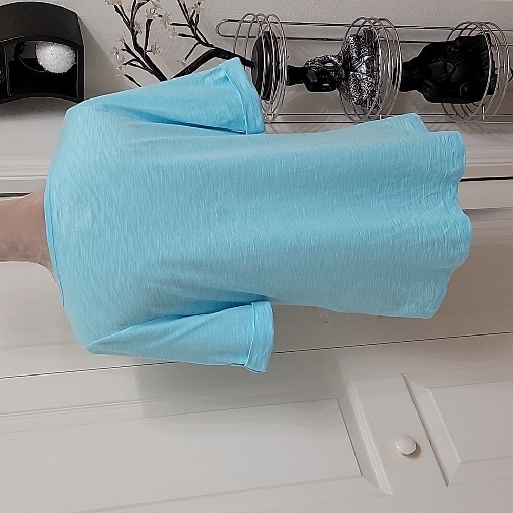 Chico's Size 0 (S) Light Blue "The Ultimate Tee" Roll Tab Half Sleeve, EUC - Picture 3 of 9